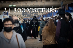 photo du festival avec un texte disant "24 300 visiteurs"