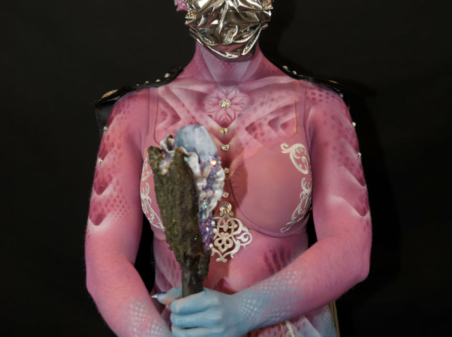 femme mannequin body painting